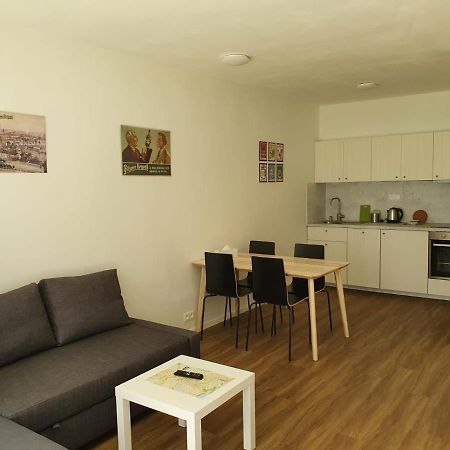 Stylish Apartment With Terrace And Garage In The City Center Пльзень Экстерьер фото